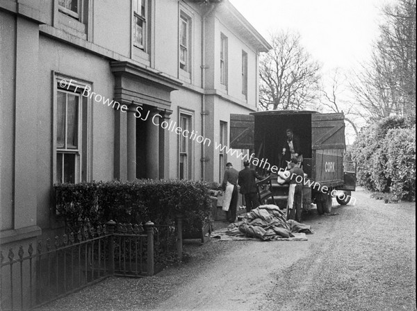 BROWNE FAMILY MOVING INTO FORT VILLAS : O'RIORDAN & BYRNE FURNITURE REMOVERS, CORK